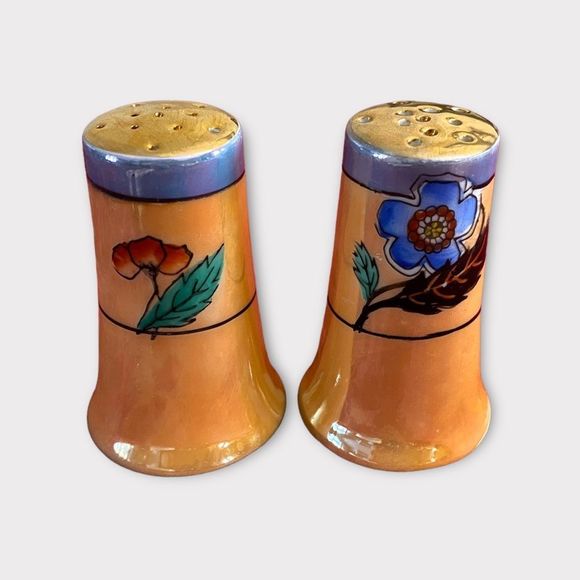 Vintage | Cottagecore Floral Salt & Pepper Shakers - Picture 3 of 6